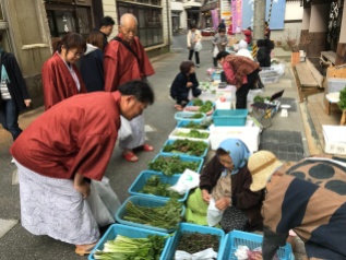 Hijiori onsen morning market